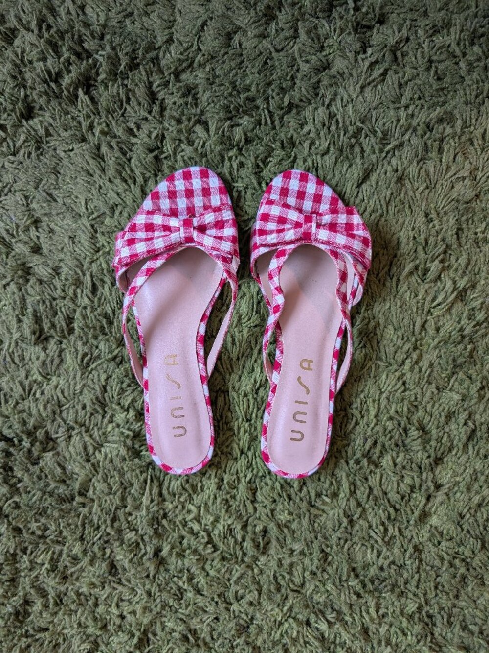 UNISA flat sandals in red gingham fabric with bow, size 8M